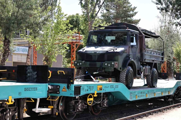 TSK’nın stratejik araçları demiryoluyla güvenle taşınıyor 