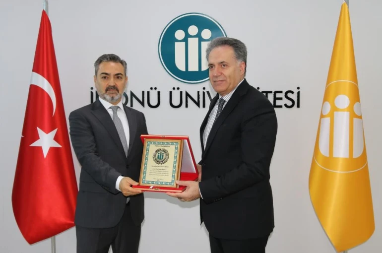 TÜBA-TESEP Ödüllü Prof. Dr. Orhan Yazıcı’ya plaket takdim edildi 