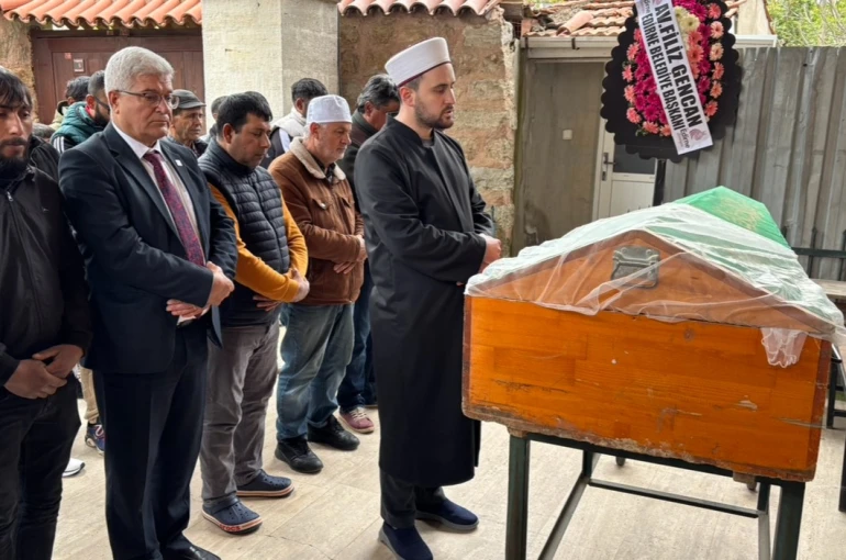 Tüfekle vurularak hayatını kaybeden 14 yaşındaki Gizem Özdemir son yolculuğuna uğurlandı 