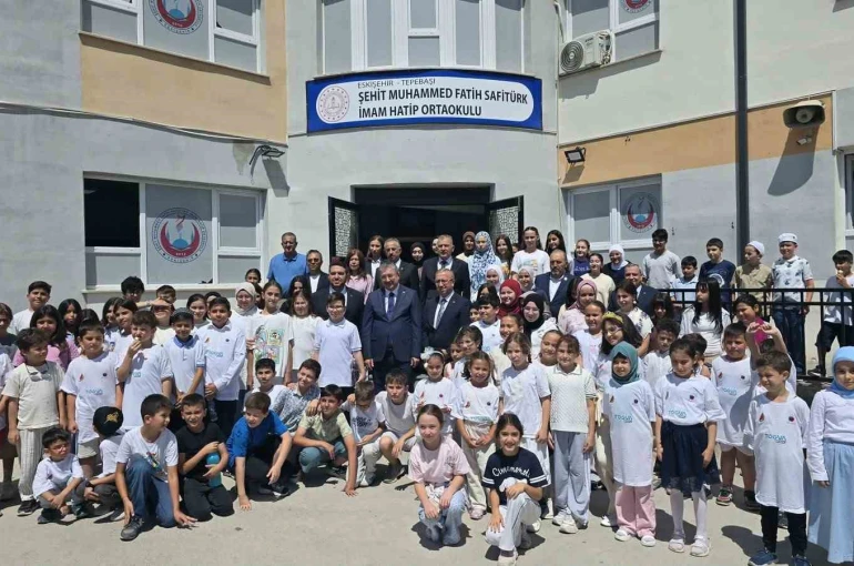 TÜGVA Eskişehir Yaz Okulu’na Vali Yılmaz’dan anlamlı ziyaret