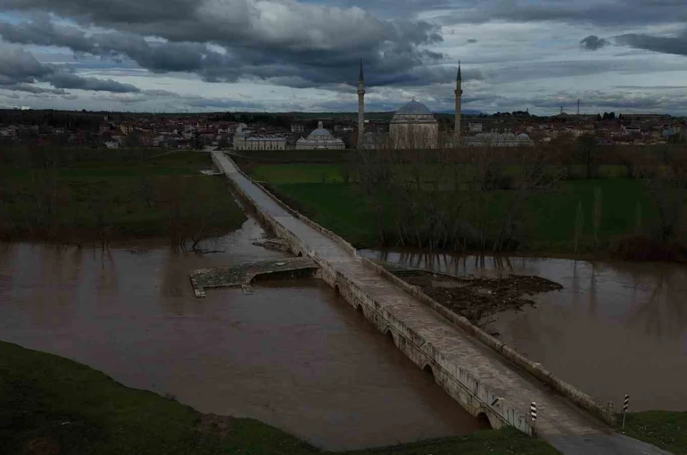Tunca Nehri alarm veriyor: Tarım arazileri sular atında kaldı 