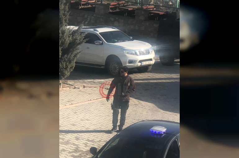 Tuncay Sonel'in oğlunun silahlı ve kamuflajlı fotoğrafı ortaya çıktı