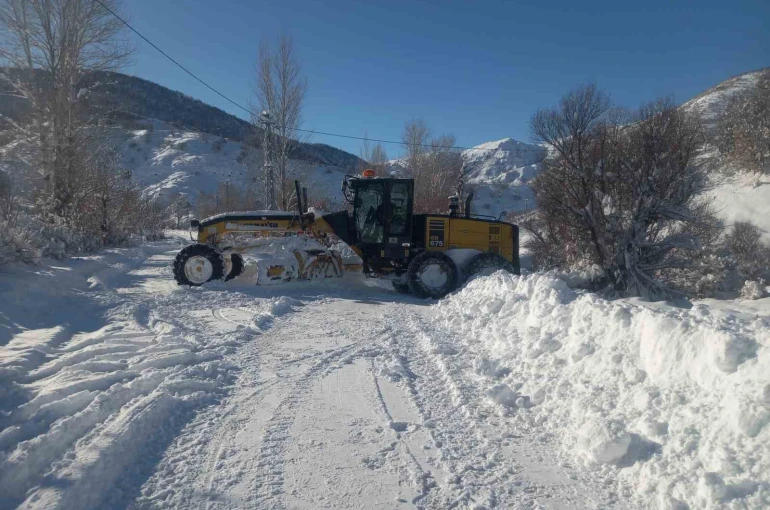 Tunceli’de 138 köy yolu ulaşıma açıldı, 160 köy yolunda çalışmalar sürüyor