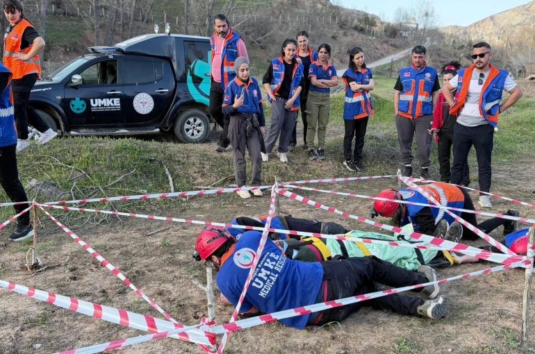 Tunceli’de 21 sağlık personeli UMKE eğitimini tamamladı 