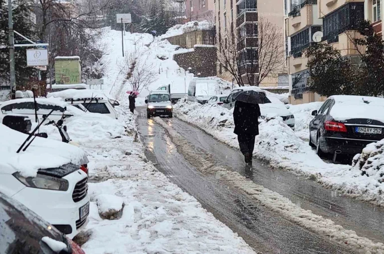 Tunceli’de karla karışık yağmur etkili oldu 