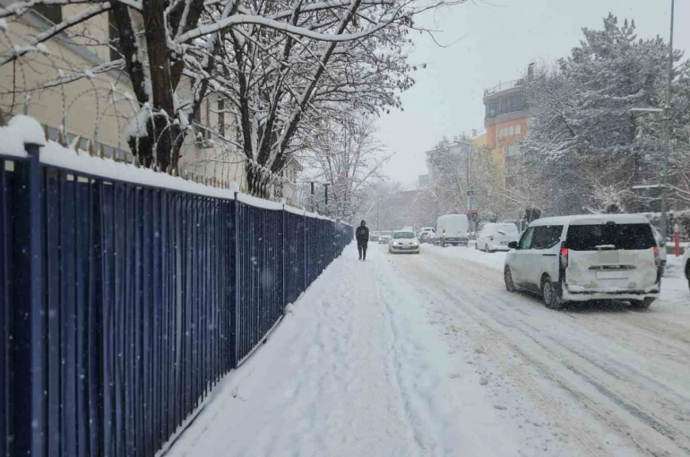 Tunceli’de motokurye ve kış lastiği bulunmayan tüm araçların trafiğe çıkışı yasaklandı 