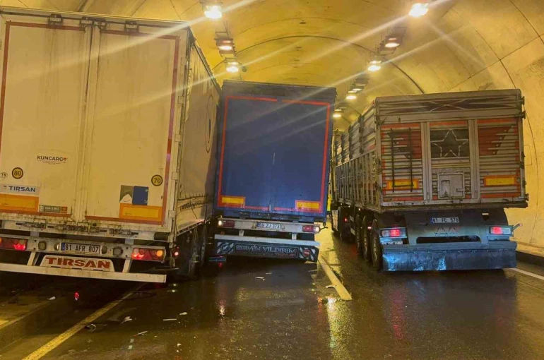 Tünelde iki tır çarpıştı: 1 yaralı