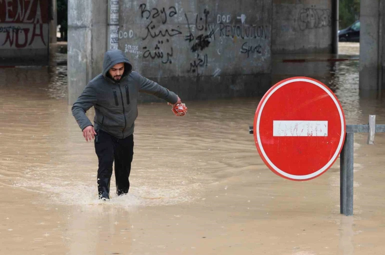 Tunus’ta son 76 yılın en şiddetli yağışı: 4 ölü