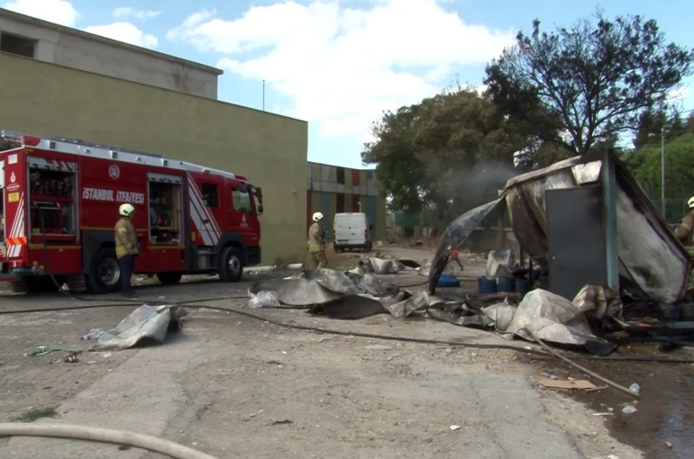 Tüp bomba gibi patladı, çay ocağı alevlere teslim oldu 