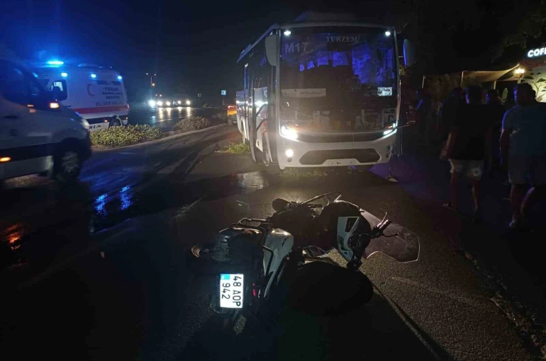 Tur otobüsü karşı şeride geçti: 1 yaralı 