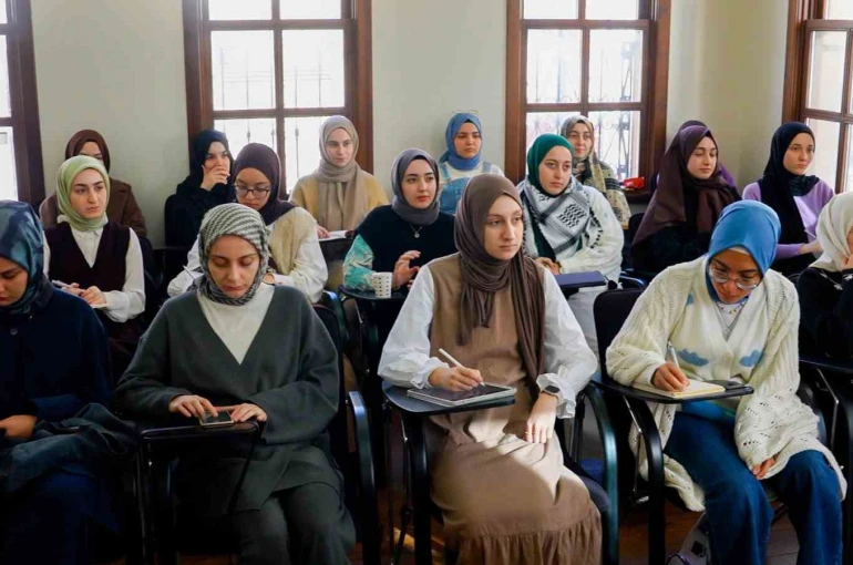 TÜRGEV, Filistin’den gelen 246 genç kıza eğitimde kapı açtı