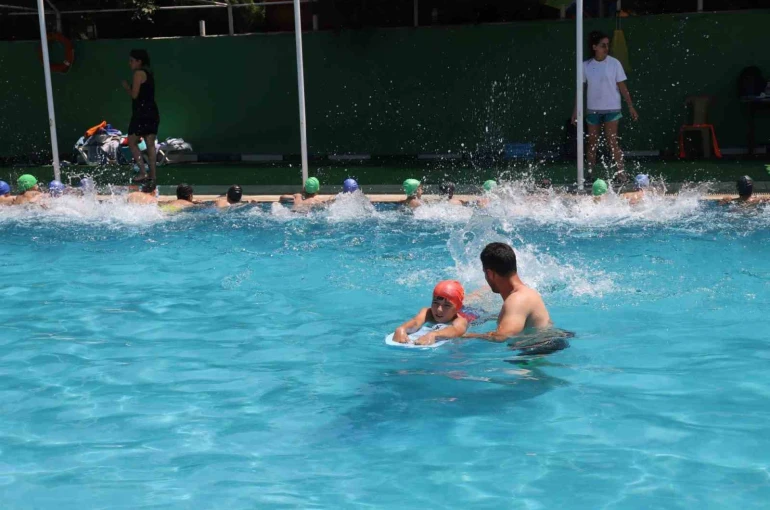 Turgutlu’da 2. dönem yüzme kayıtlarına yoğun ilgi 