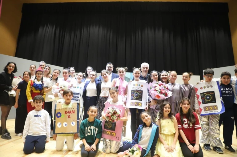 Turgutlu’da minik oyuncular büyüledi 