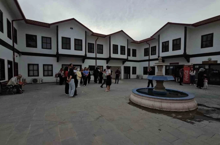 Turistik Karaelmas Treni ikinci seferini tamamladı 