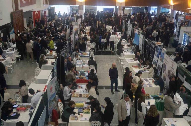 Turizm profesyonelleri öğrencilerle buluştu 