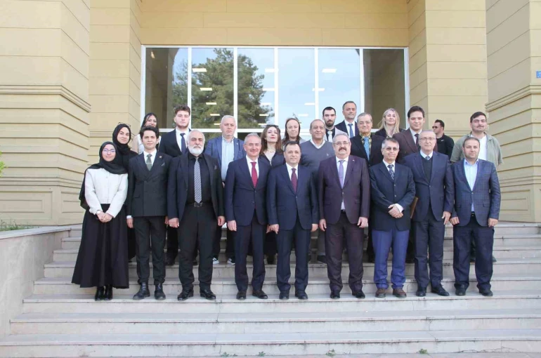 Türk hukukunun önemli ismi Ali Fuad Başgil unutulmadı 