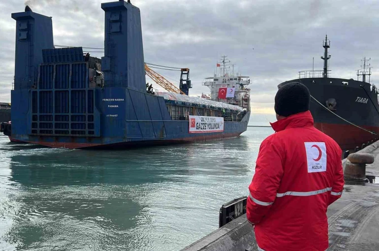 Türk Kızılay’ın 20. İyilik Gemisi Gazze için Mersin’den yola çıktı 