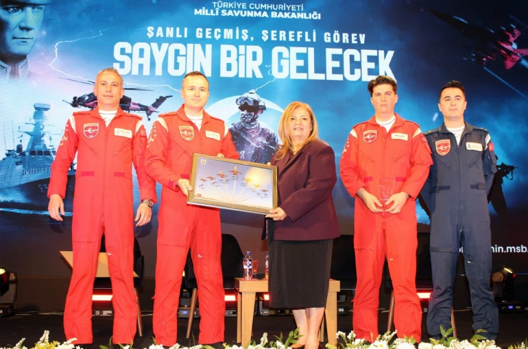 Türk Yıldızları, BAKİF26’da öğrencilerle buluştu 
