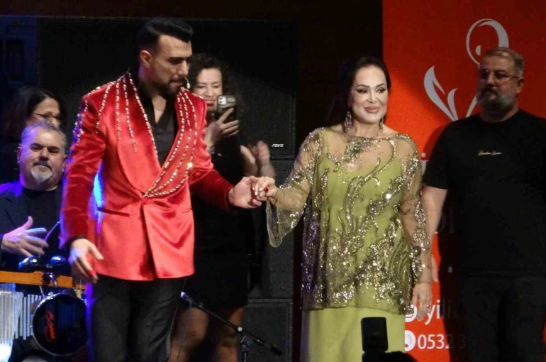 Türkan Şoray, ‘İyilik Korosu’ ile Mersin’de sanatseverlerle buluştu 