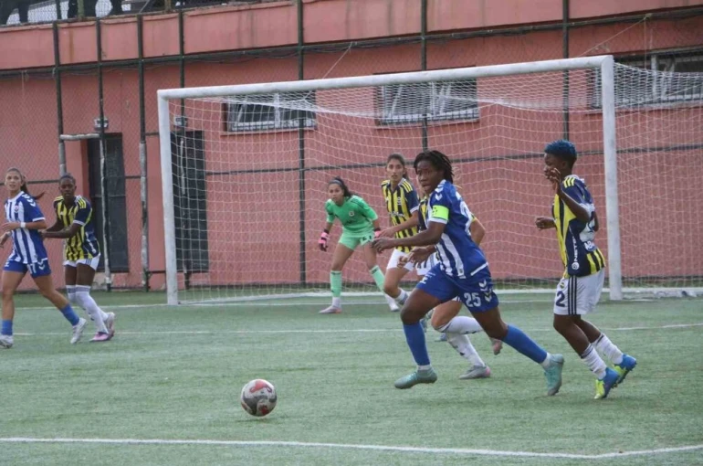 Turkcell Kadın Futbol Süper Ligi: Hakkarigücü: 0 - Fenerbahçe: 2