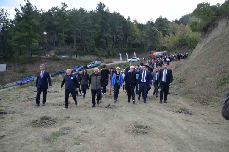 Türkeli’de fidanlar toprakla buluştu 