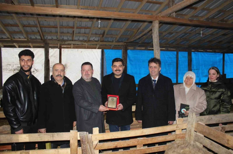 Türkeli’de örnek koyunculuğa başarı plaketi 