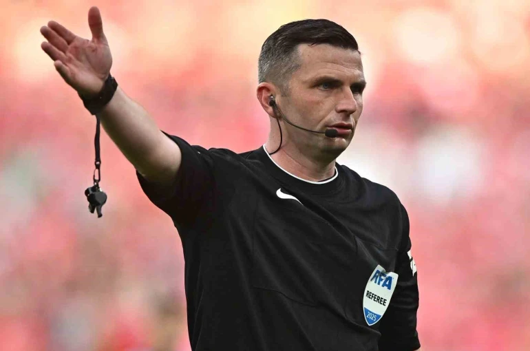 Türkiye - İspanya maçının hakemi Michael Oliver oldu 
