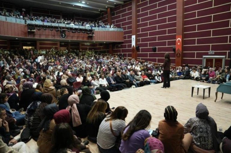 Türkiye'nin ünlü kişileri bu etkinlikte Konyalılarla bir araya geliyor.