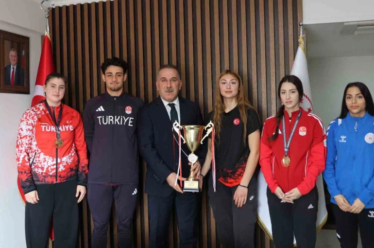 Türkiye şampiyonasından madalyalarla döndüler, milli takıma seçildiler 