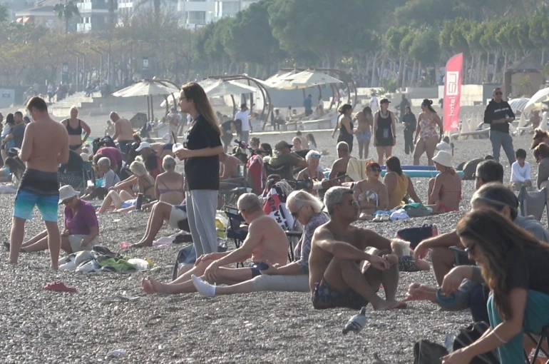 Türkiye soğukla mücadele ederken dünyaca ünlü sahilde yaz görüntüsü