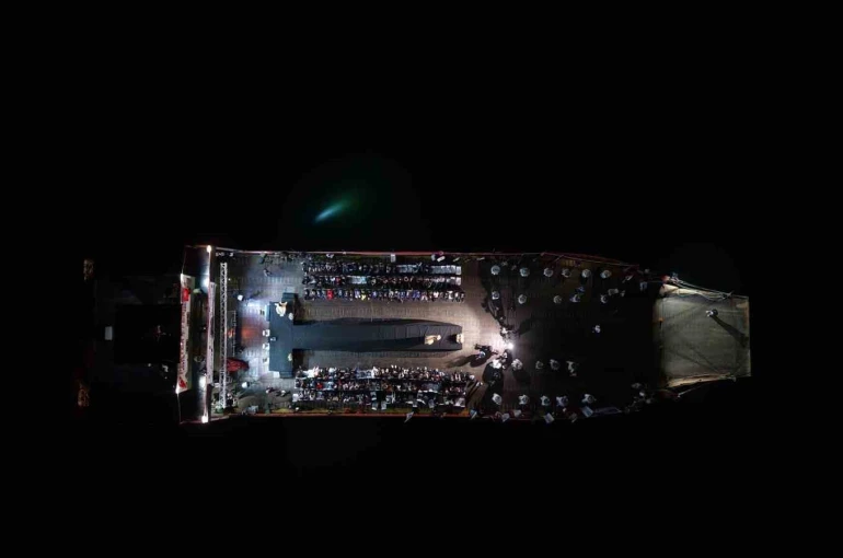 Türkiye’de ilk kez baraj gölü üzerinde, feribot içerisinde defile düzenlendi 