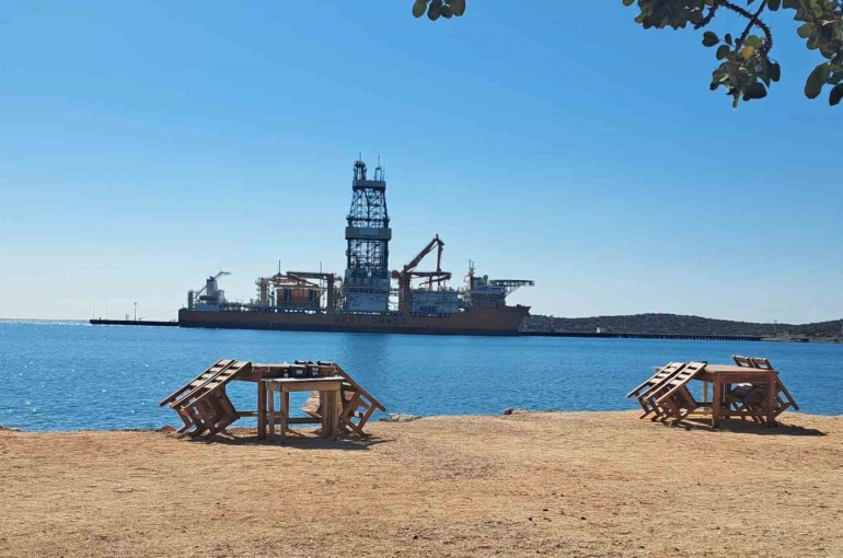 Türkiye’nin 228 metrelik denizdeki yeni gücü: ’West Draco’ limana yanaştı 