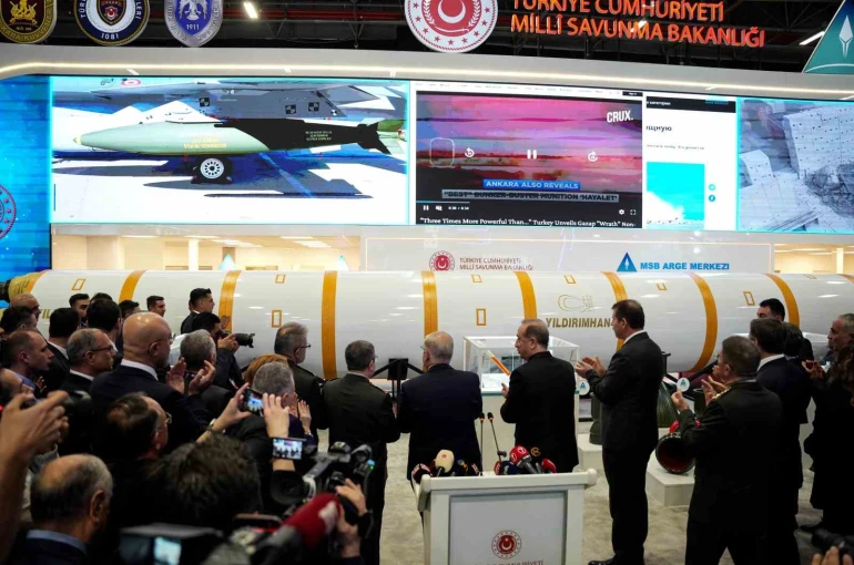 Türkiye’nin bugüne kadar ürettiği en büyük füzesi YILDIRIMHAN ilk kez sergilendi 