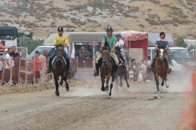 Türkiye’nin en başarılı atları Menemen’de yarışacak 