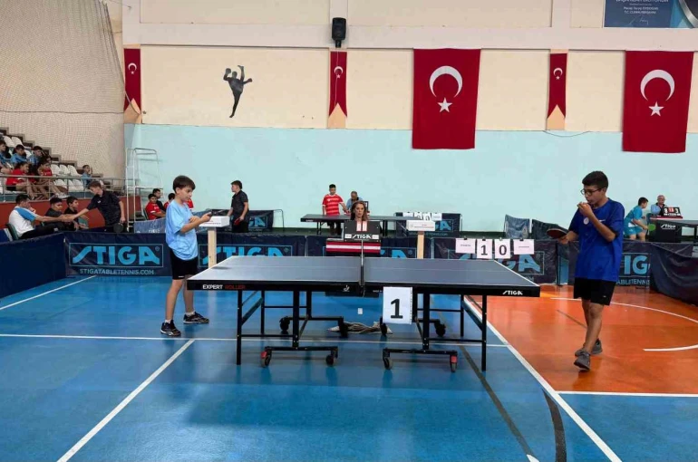 Türkiye’nin genç masa tenisçileri Hopa’da şampiyonluk için yarışıyor