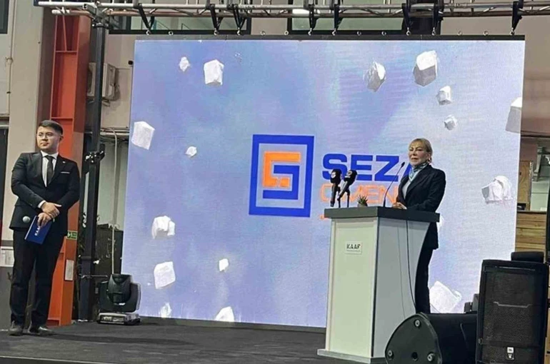 Türkiye’nin ilk yerli ve milli bataryalı manevra lokomotifini Seza Çimento aldı 