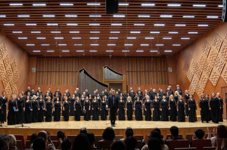 Türkiye’nin koroları Cumhuriyet’in 102. yılı için birlikte söylüyor: 646 ses, tek koro