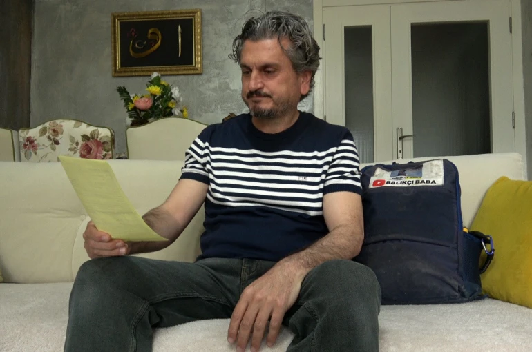 Tuttuğu devasa balıkla sevinç yaşayan öğretmenin mutluluğu yazılan cezayla yarıda kaldı 