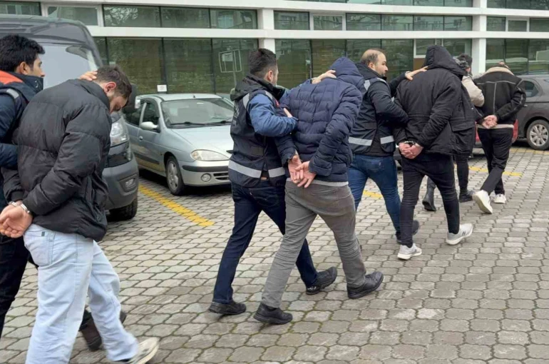 Tütün kaçakçılığından 4 kişiye adli kontrol 