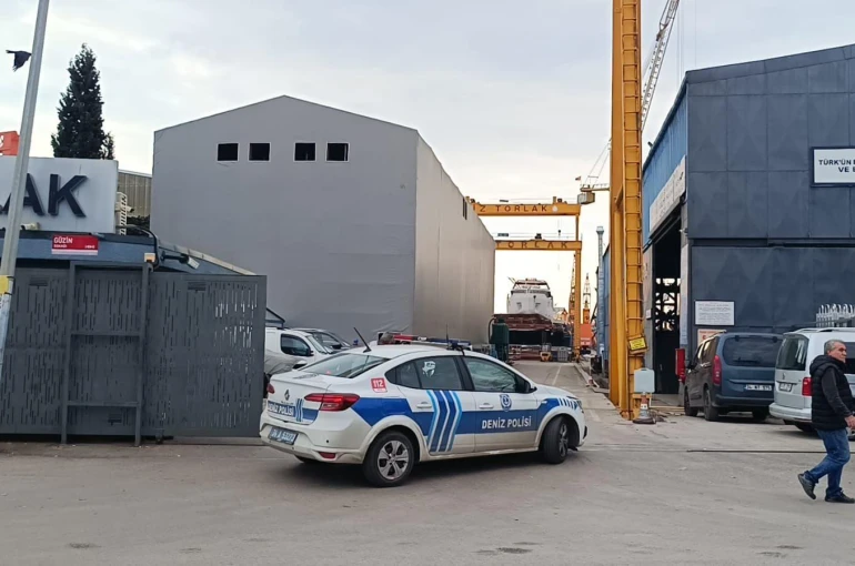 Tuzla tersanesinde patlama: 1 işçi hayatını kaybetti