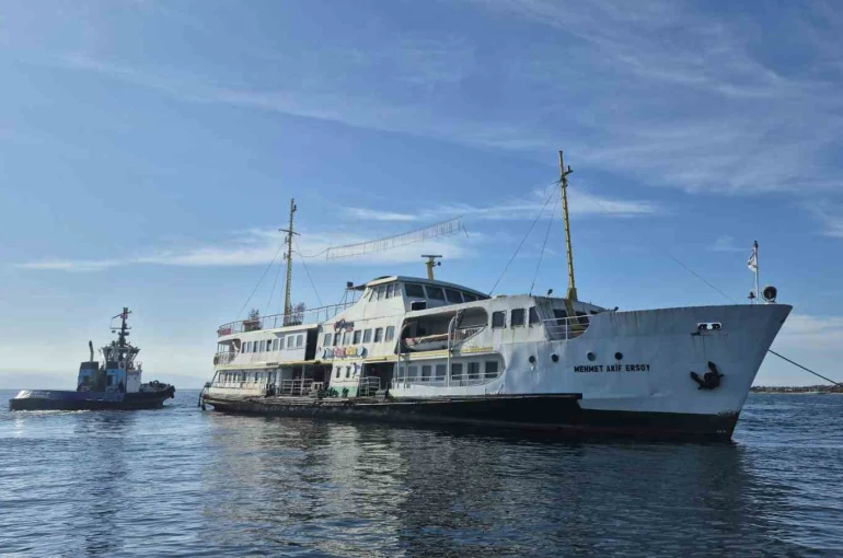 Tuzla’daki Mehmet Akif Ersoy vapuru yeniden İstanbul’a hizmet edecek 