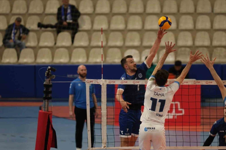 TVF Erkekler Voleybol 1. Ligi Yarı Finali: Kocaeli Büyükşehir Belediye Kağıtspor: 4 - Arkasspor: 1