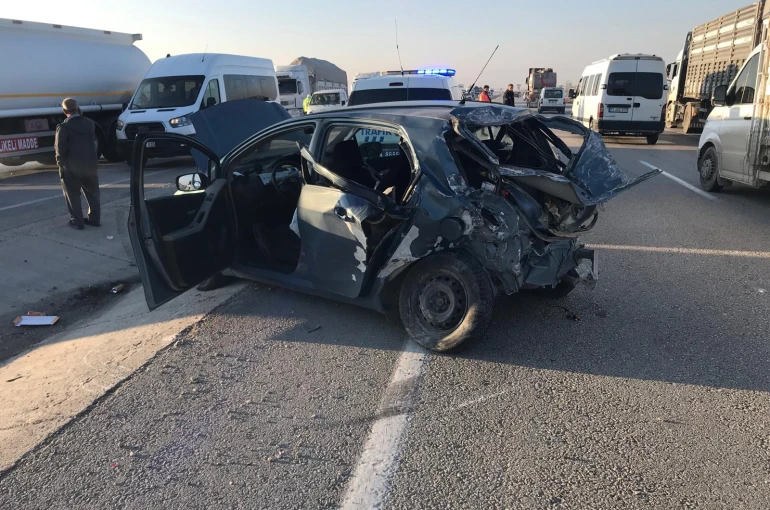 Üç araçlı zincirleme kazada 1 kişi yaralandı