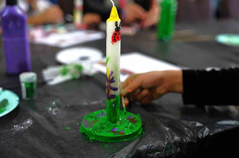 Üç kuşak mum boyama atölyesinde buluştu