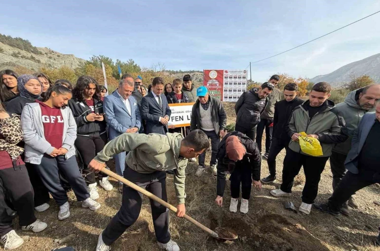 Uçak kazasında şehit olanların isimleri hatıra ormanında yaşayacak. 