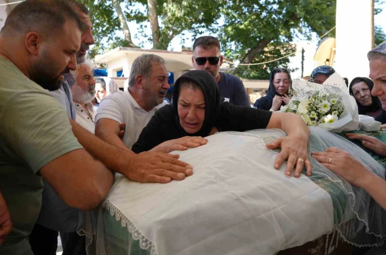 Uçak kazasında yitirdiği kızına acı veda 