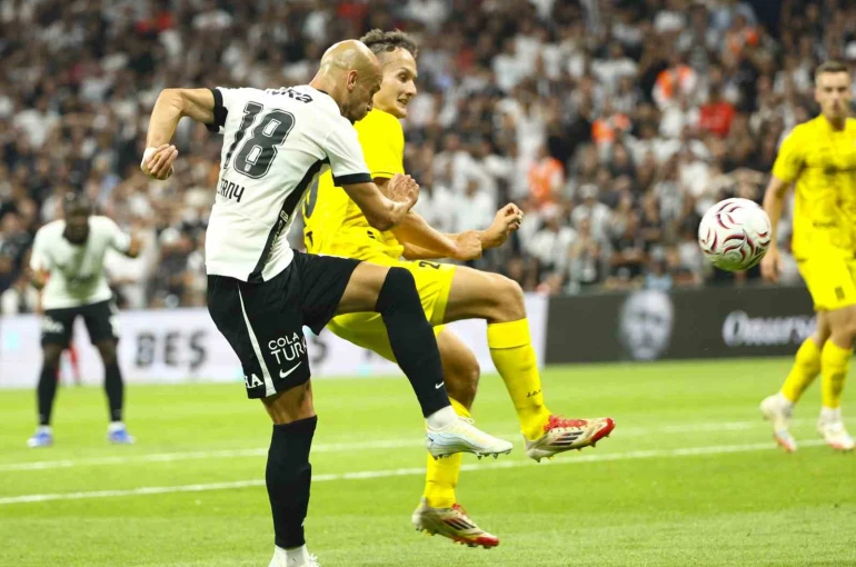 UEFA Avrupa Ligi: Beşiktaş: 1 - Hradec Kralove: 0 (İlk yarı) 