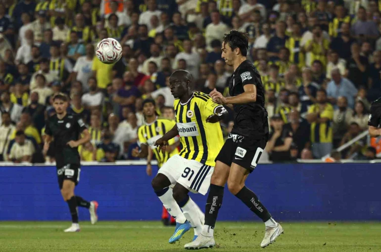 UEFA Şampiyonlar Ligi: Fenerbahçe: 2 - Sturm Graz: 0 (İlk yarı)