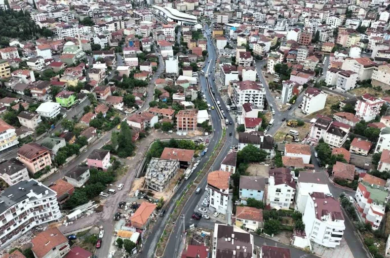 Uğur Mumcu Caddesi modern kimliğine kavuşuyor 