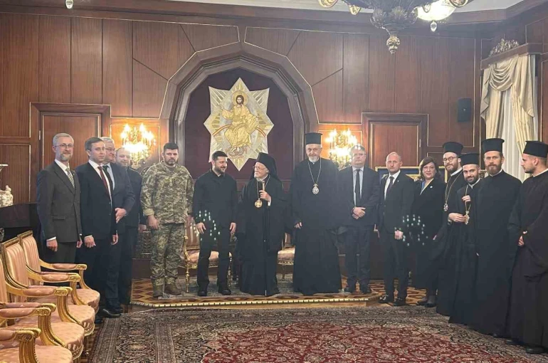 Ukrayna Devlet Başkanı Zelenskiy, Fener Rum Patriği Bartholomeos ile görüştü